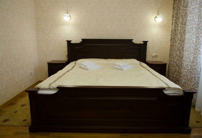 سوییت جونیور, Naftusya