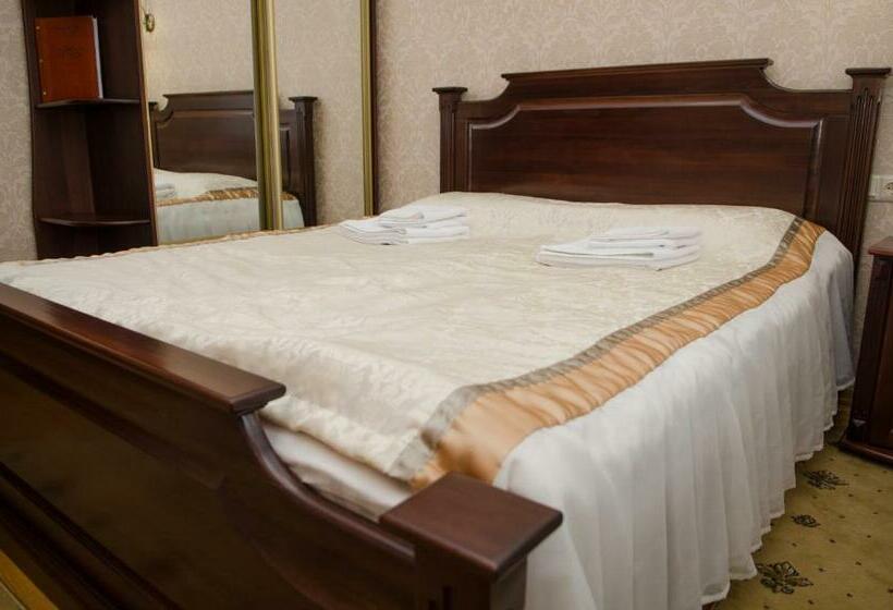 سوییت جونیور, Naftusya