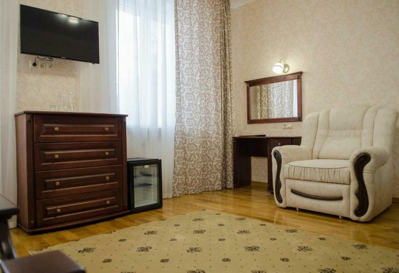 سوییت جونیور, Naftusya