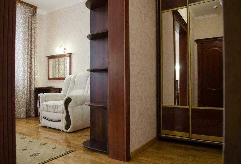 سوییت جونیور, Naftusya