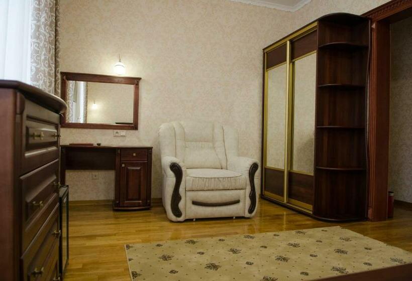 سوییت جونیور, Naftusya