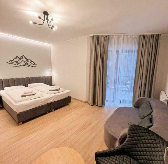 سوییت جونیور, Skilandhouse