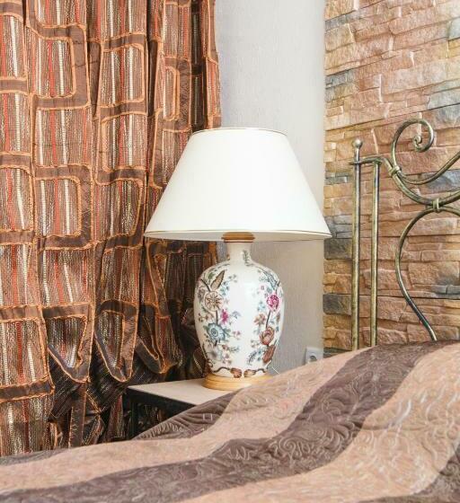 سوییت با چشمانداز کوه, Skilandhouse