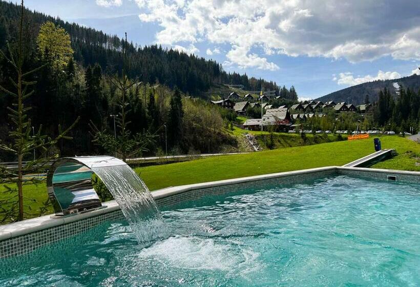 استودیوی استاندارد, Skilandhouse