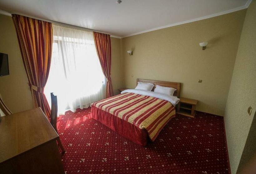 اتاق سوپریور, Sonyachniy Promin