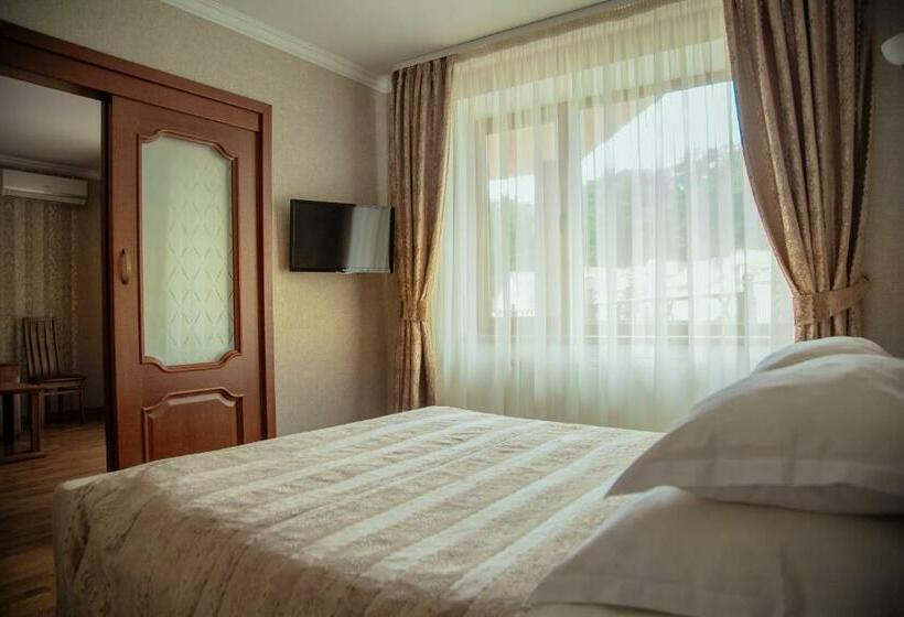 سوییت سوپریور, Sonyachniy Promin