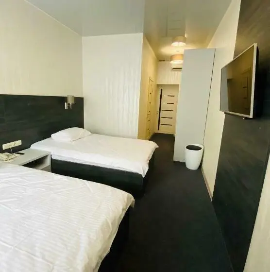 Deluxe Zimmer, Status