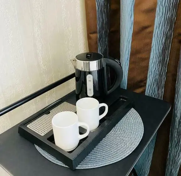 Deluxe Zimmer, Status