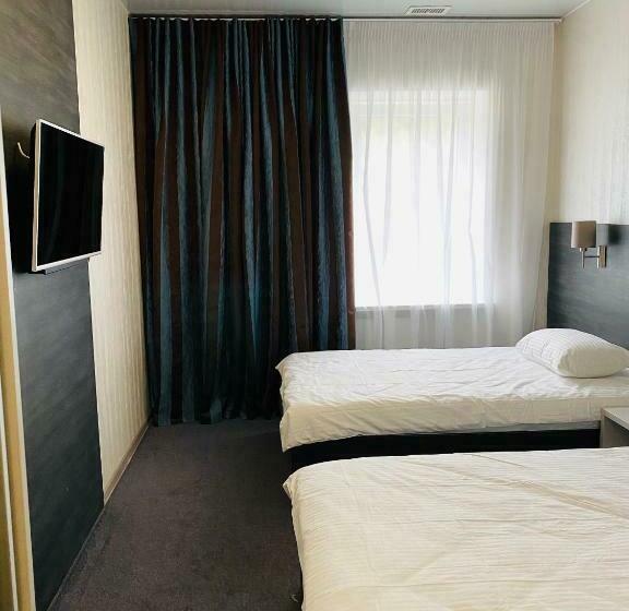 اتاق لوکس, Status