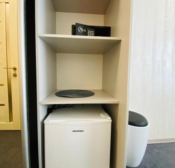 اتاق لوکس, Status