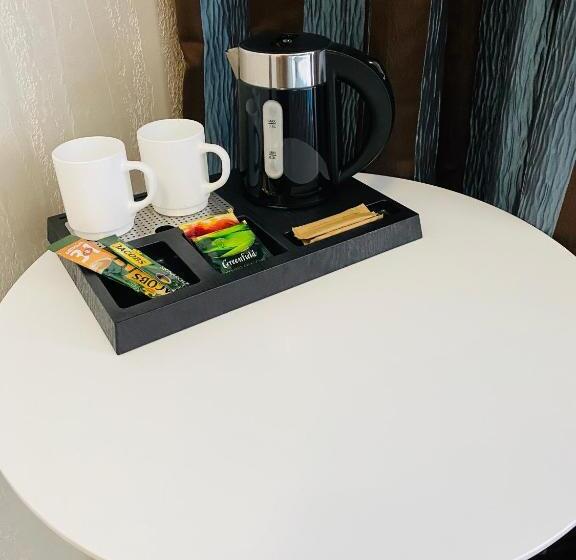 اتاق لوکس, Status