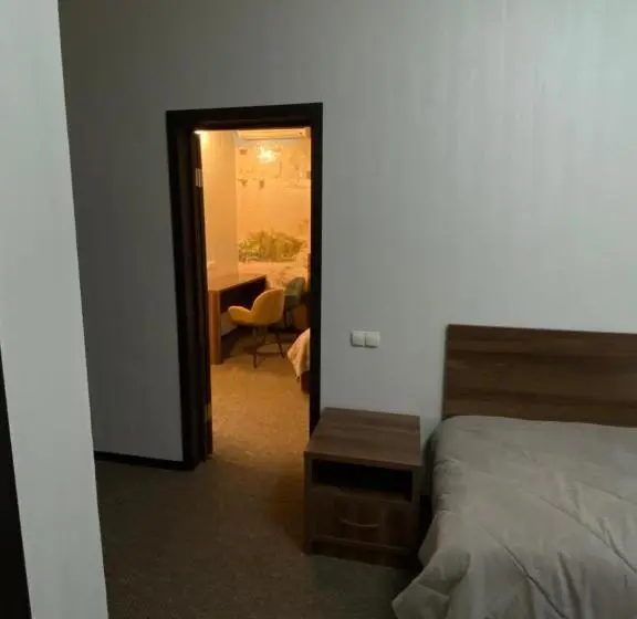 4 Bett Deluxe Zimmer, Status