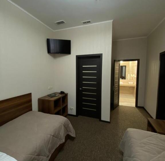 اتاق لوکس چهار تخته, Status