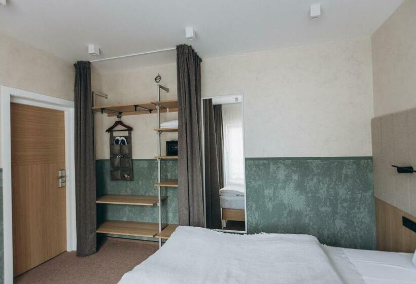 سوییت جونیور با بالکن, Vedmezhyi Dvir