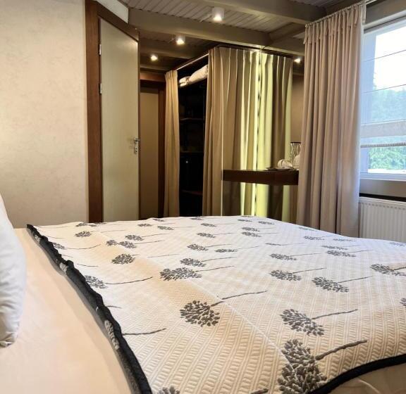 سوییت جونیور, Vedmezhyi Dvir