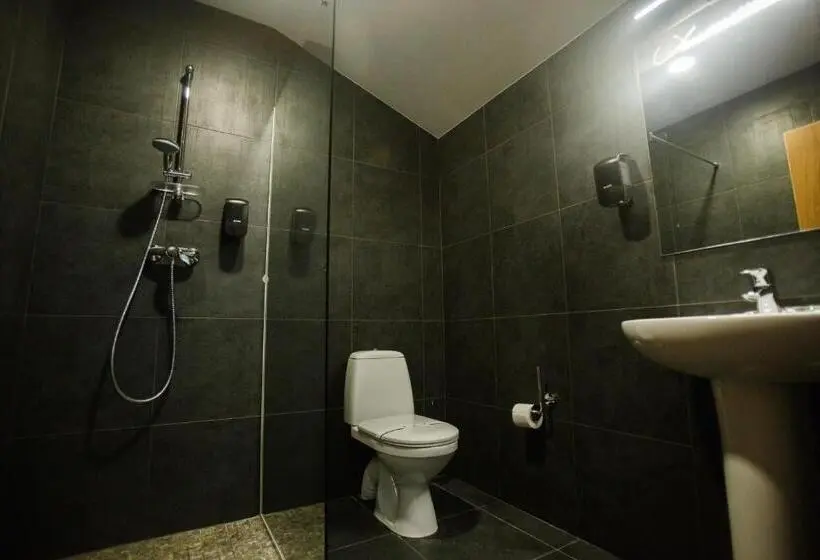 Comfort Kolmen Hengen Huone, Nebos Hotel & Restaurant