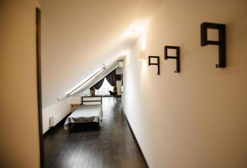 コンフォートトリプルルーム, Nebos Hotel & Restaurant