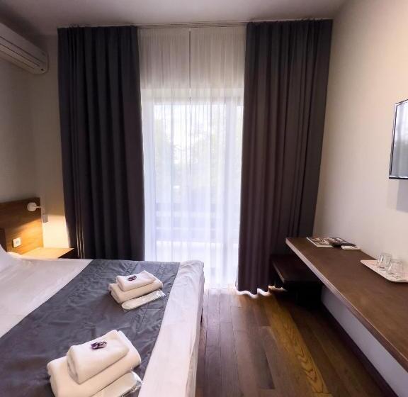 バルコニー付きスタンダードルーム, Nebos Hotel & Restaurant