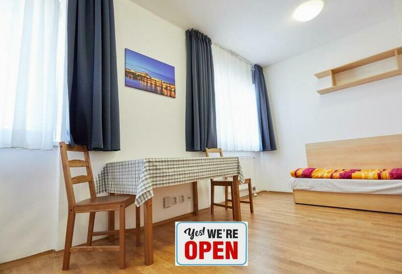 اتاق استاندارد, University