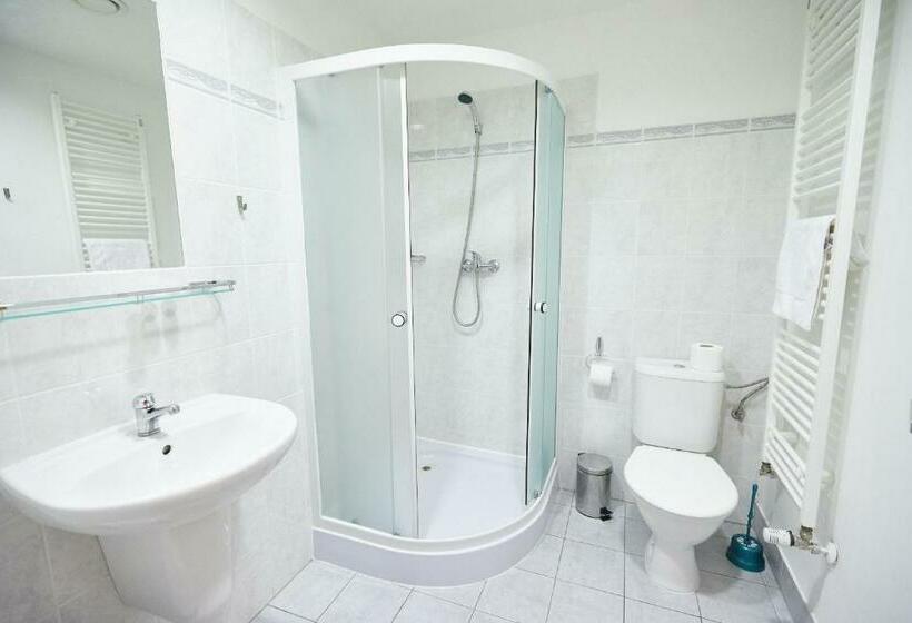 اتاق استاندارد, University