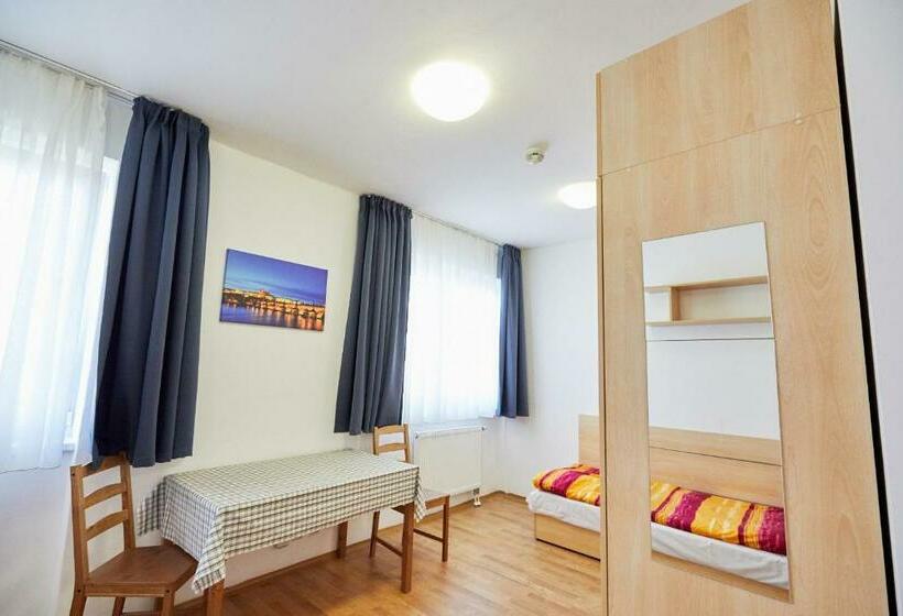 اتاق استاندارد, University