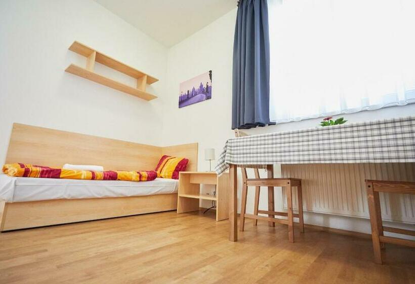 اتاق استاندارد, University