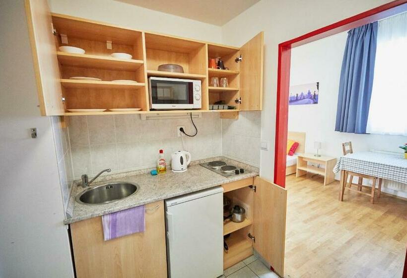 اتاق استاندارد, University