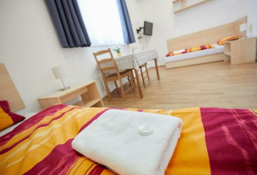 اتاق استاندارد, University