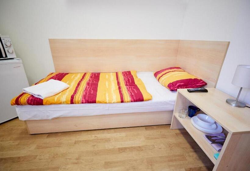 اتاق استاندارد یک نفره, University