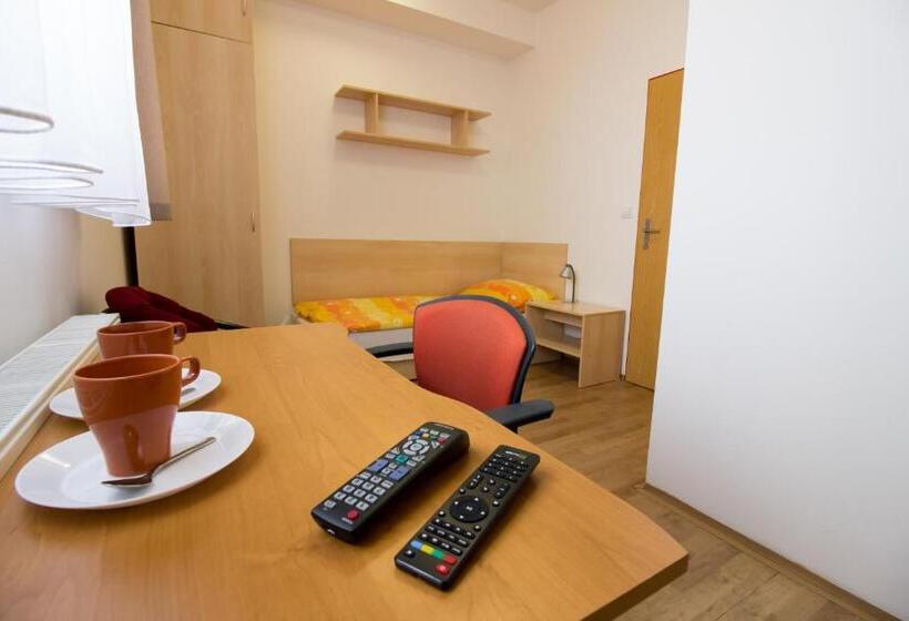 اتاق استاندارد یک نفره, University