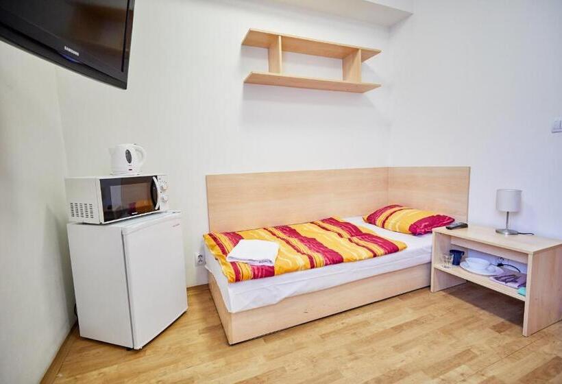 اتاق استاندارد یک نفره, University