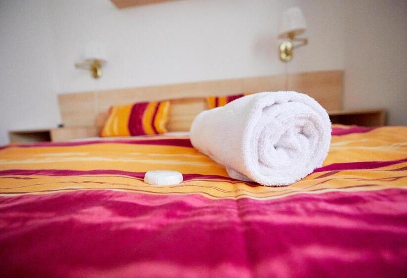 اتاق استاندارد, University