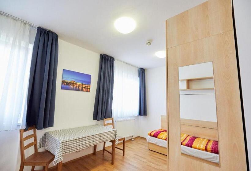 اتاق عادی, University