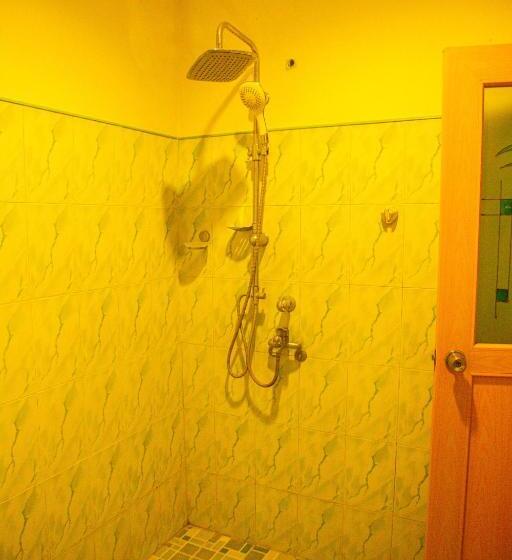 Quarto Familiar, Lake Edge Holiday Inn