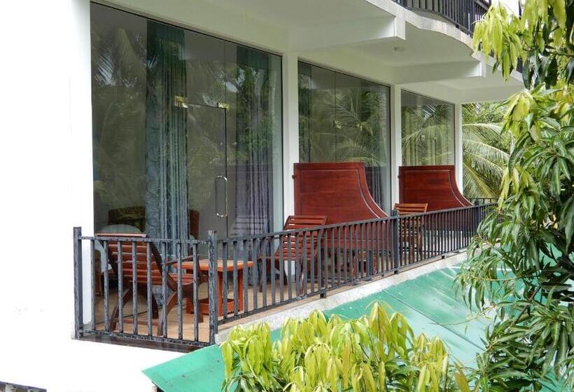 Quarto Deluxe com Balcão, Lake Edge Holiday Inn