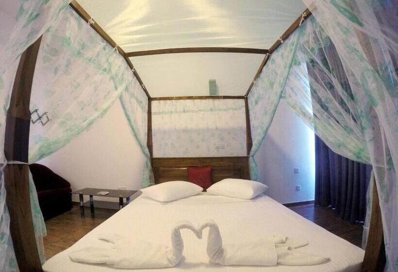 Номер Deluxe с Балконом, Lake Edge Holiday Inn