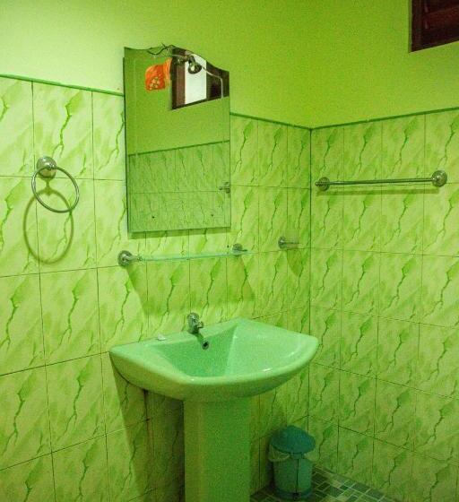Номер Стандарт с Балконом, Lake Edge Holiday Inn