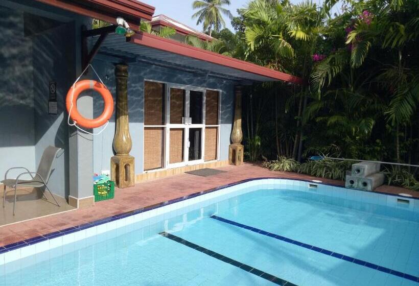 豪华三人间, Palms Villa