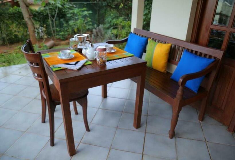 マウンテンビューデラックスルーム, The Views Kandy 360 Mountain View