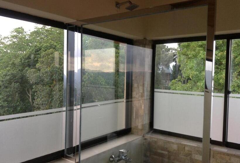 マウンテンビューデラックスルーム, The Views Kandy 360 Mountain View