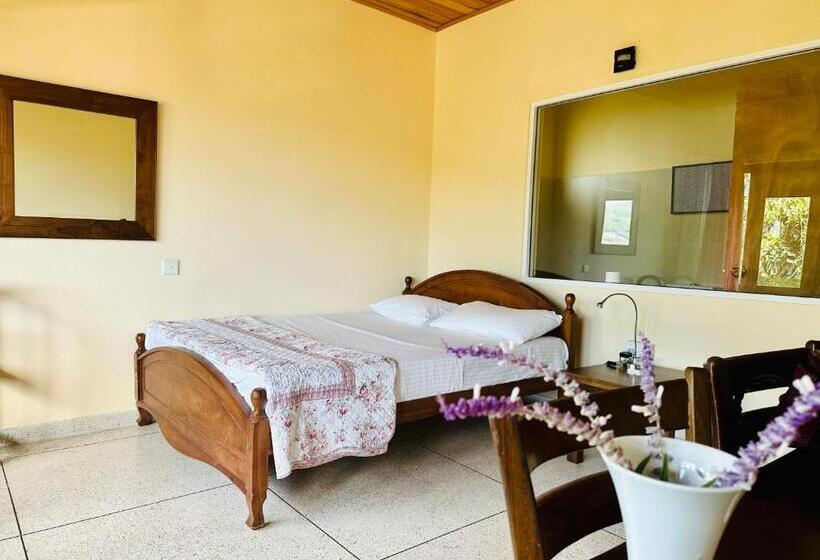 ガーデンビュースタンダードルーム, The Views Kandy 360 Mountain View