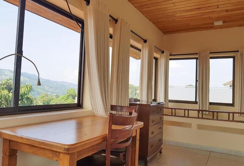 マウンテンビューデラックスルーム, The Views Kandy 360 Mountain View