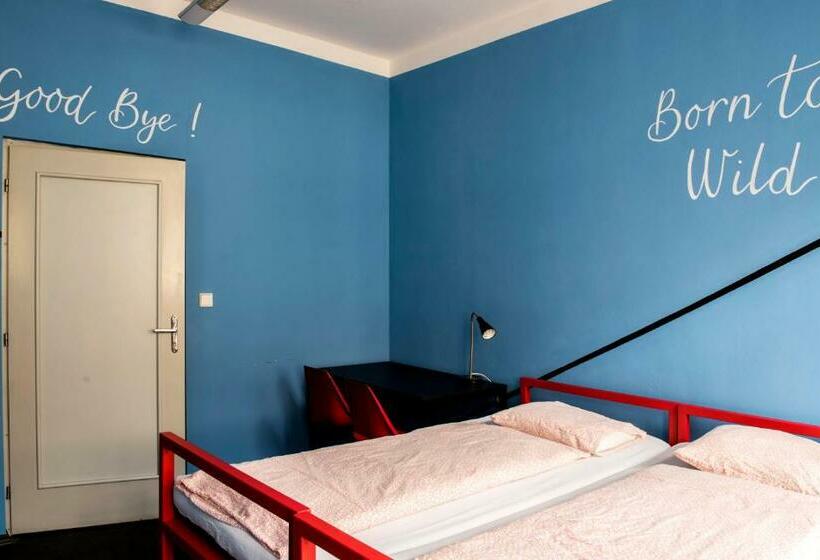 اتاق استاندارد با سرویس بهداشتی مشترک, Hostel Eleven