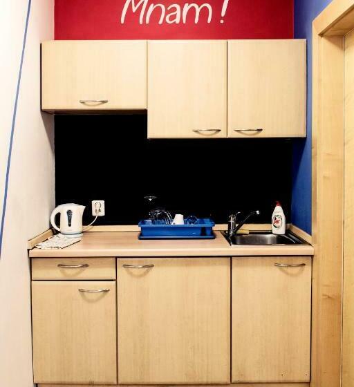 اتاق استاندارد با سرویس بهداشتی مشترک, Hostel Eleven