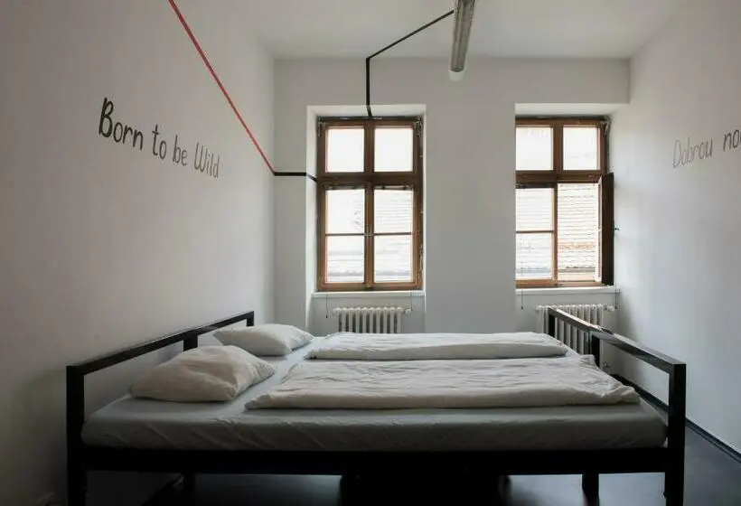 バス共有のスタンダードルーム, Hostel Eleven
