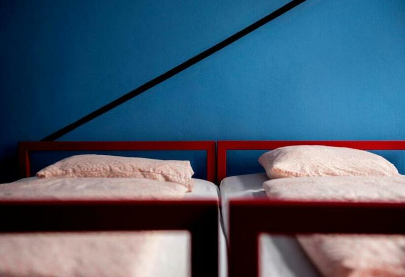 اتاق استاندارد با سرویس بهداشتی مشترک, Hostel Eleven