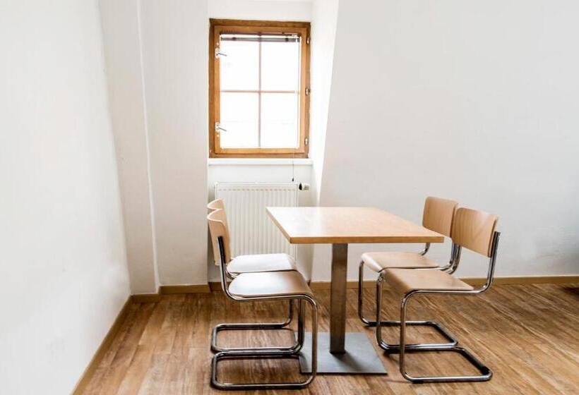 Апартаменты Дюплекс 1 Спальня, Hostel Eleven