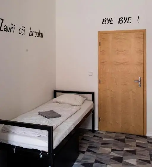 浴室共有シングルベーシックルーム, Hostel Eleven