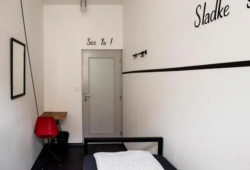 スタンダードシングルルーム, Hostel Eleven