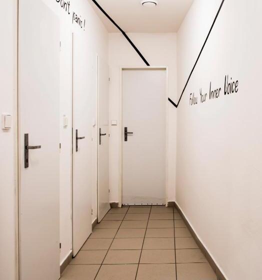 اتاق استاندارد یک نفره, Hostel Eleven